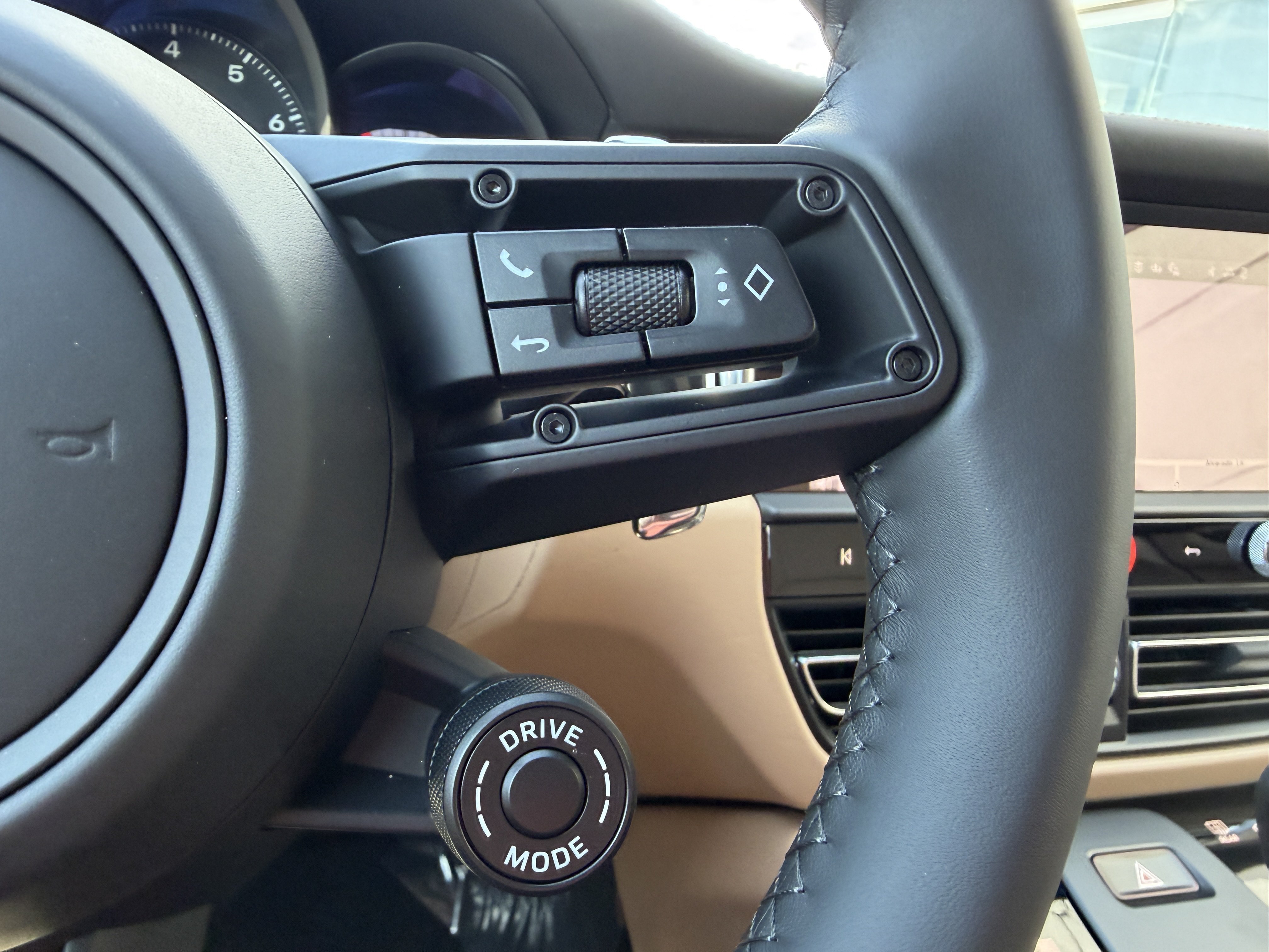 New 2026 Porsche Macan Turbo AWD/4WD image 33