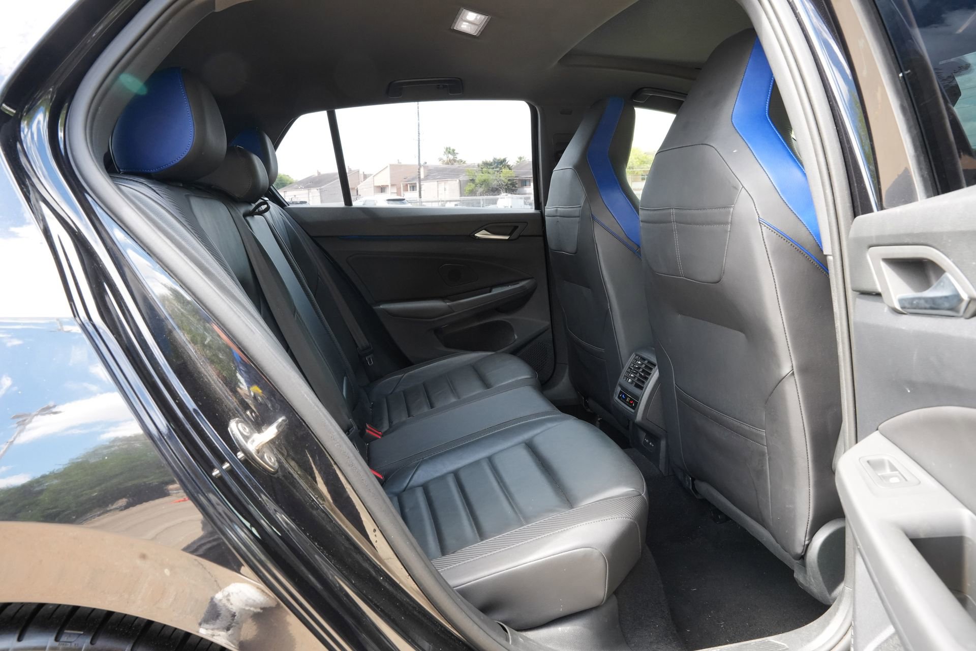 Used 2022 Volkswagen Golf R image 23