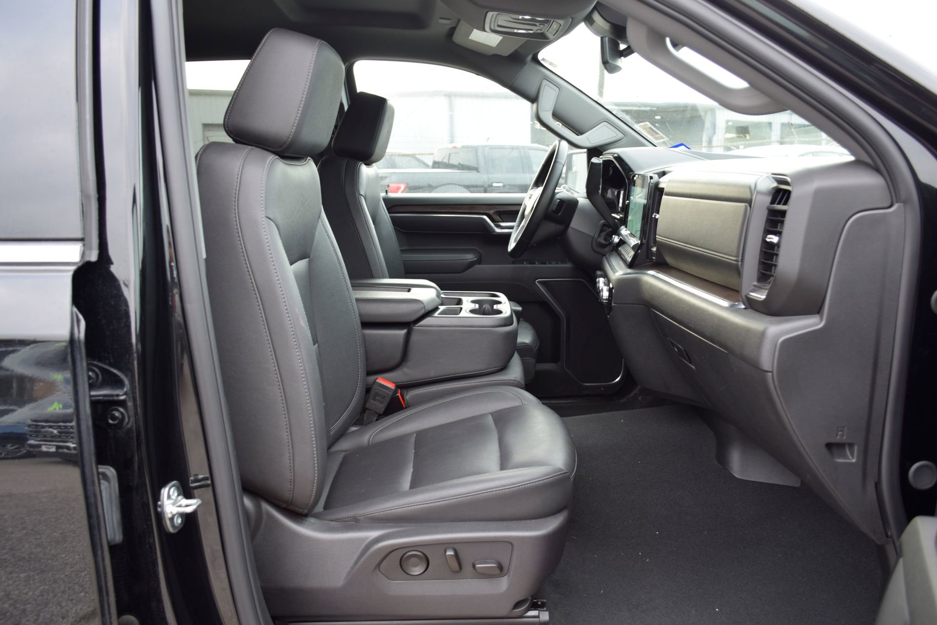 Used 2025 GMC Sierra 1500 SLT image 23