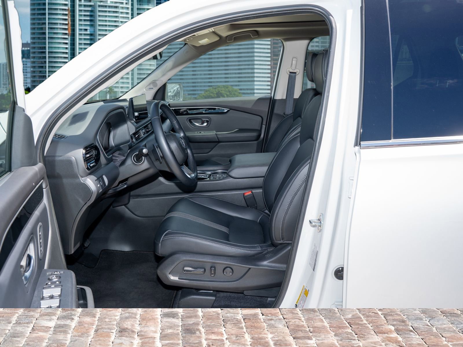 Certified 2023 Honda Pilot Touring image 17