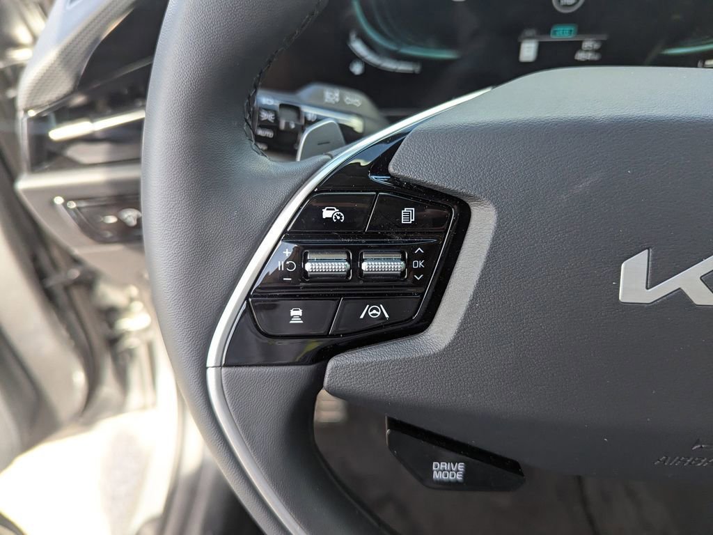 Used 2025 Kia Niro EX Touring image 23