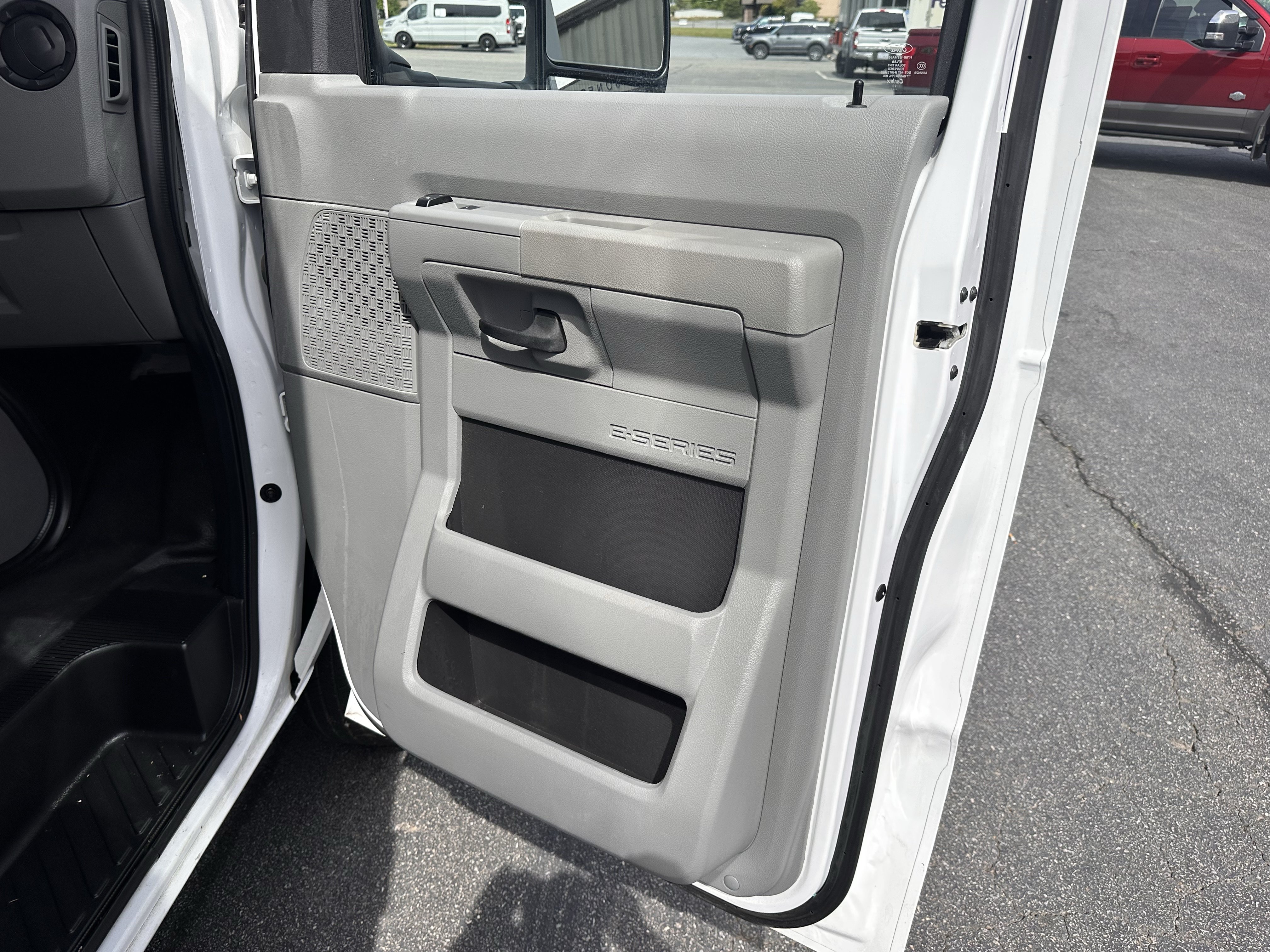 Used 2024 Ford E-450 and Econoline 450 Super Duty w/ Power Windows & Locks Group RWD image 9