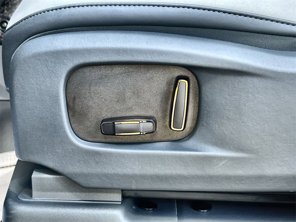 New 2026 Land Rover Defender 110 image 21