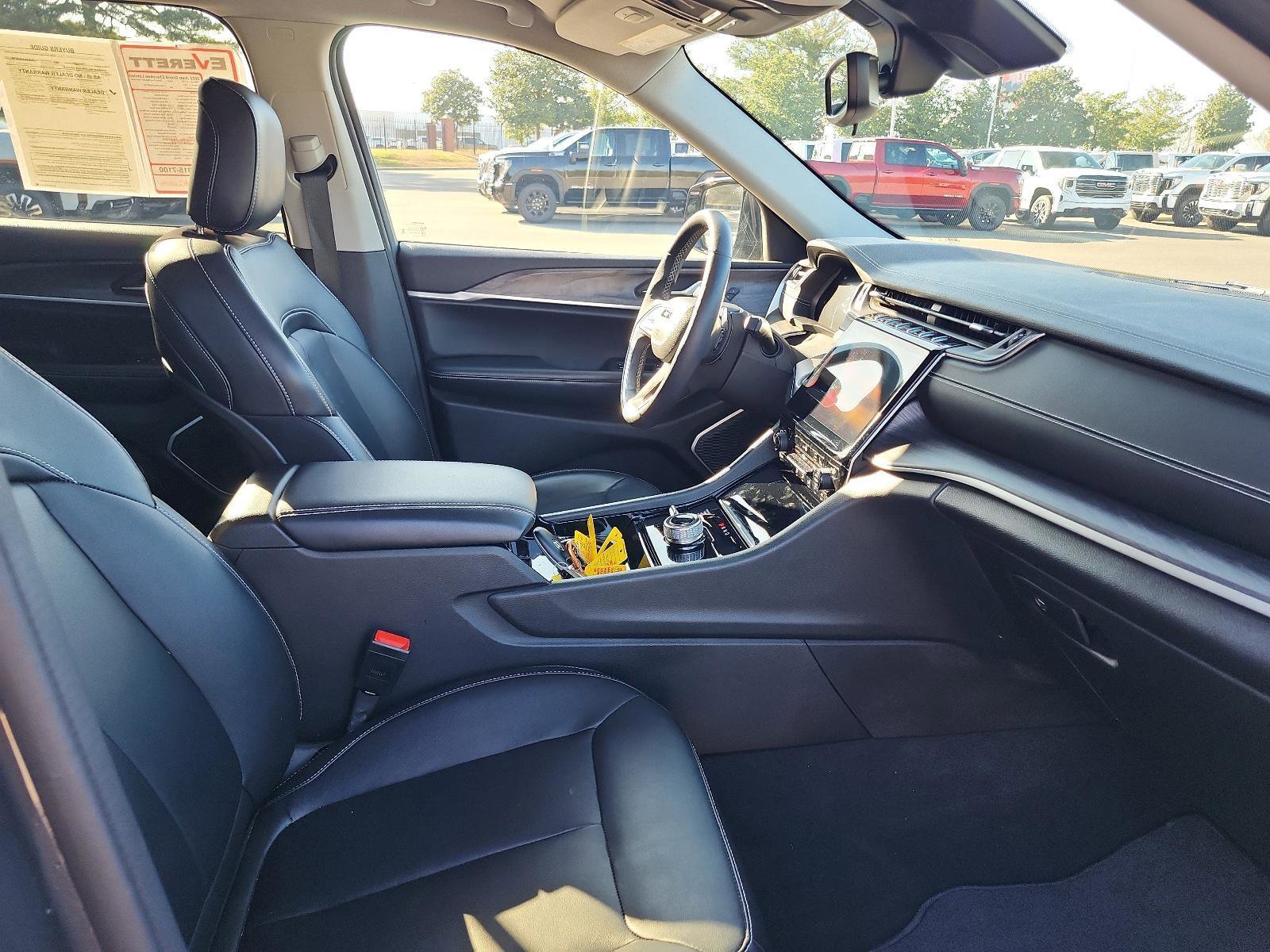 Used 2022 Jeep Grand Cherokee Limited w/ Trailer Tow Prep Group (B) image 8