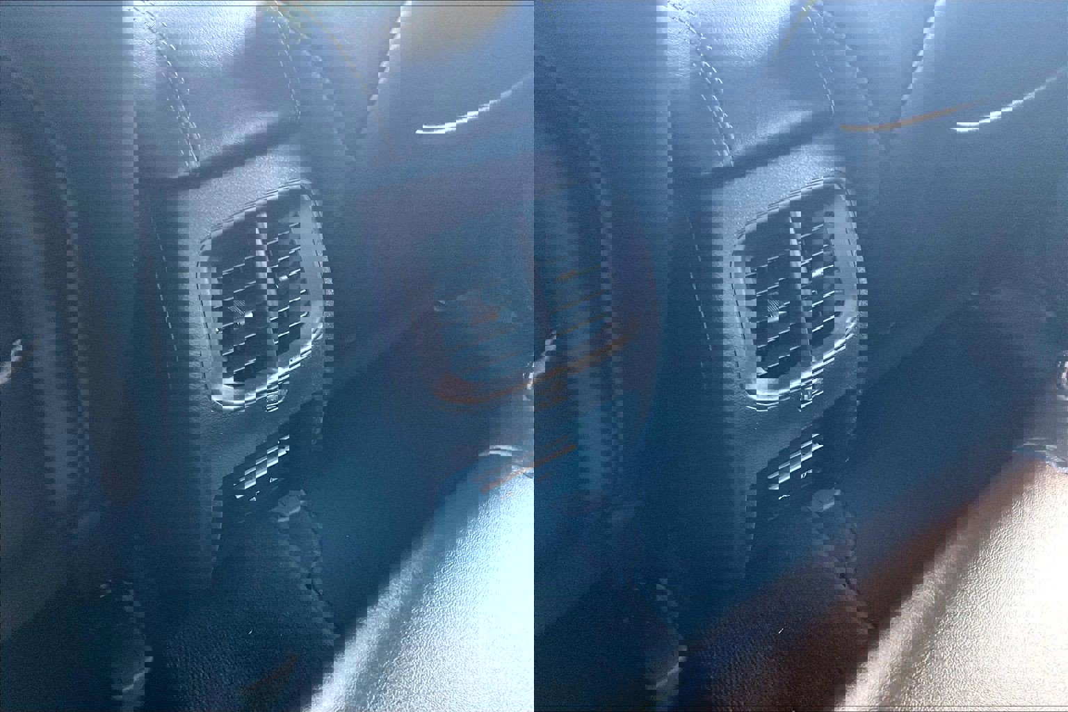 Used 2019 Jeep Cherokee Latitude Plus w/ Cold Weather Group image 33