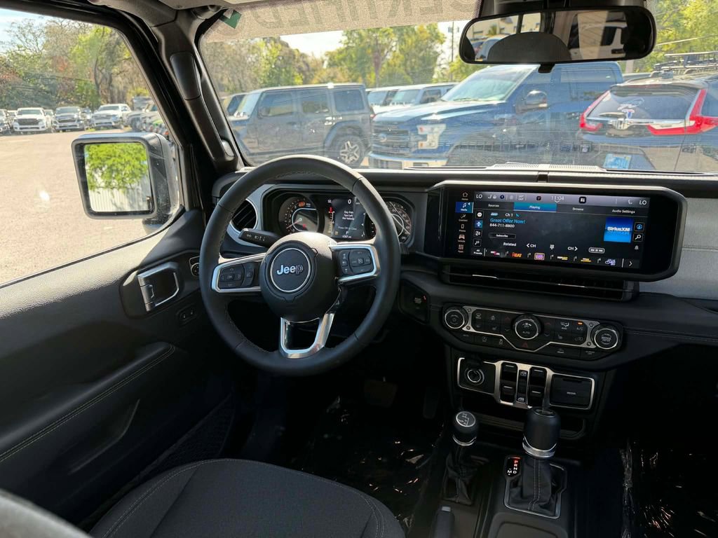 Certified 2026 Jeep Wrangler Sahara AWD/4WD image 32