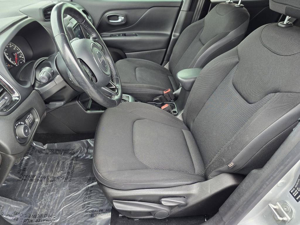 Used 2018 Jeep Renegade Altitude FWD image 30