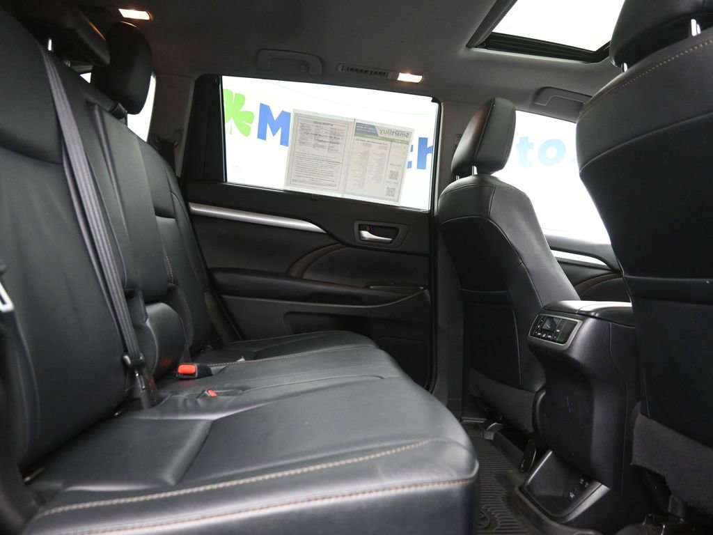 Used 2018 Toyota Highlander XLE image 8