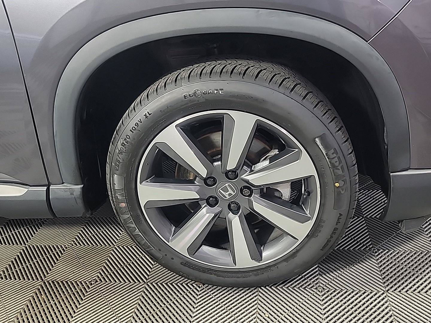 Certified 2024 Honda Pilot Touring image 3