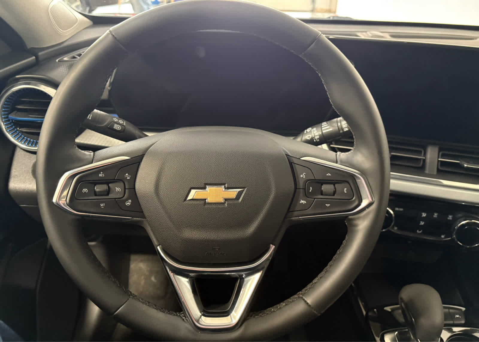 Certified 2025 Chevrolet Trax LT w/ LT Convenience Package image 17