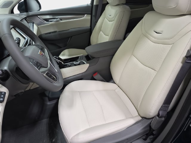 New 2026 Cadillac XT5 Premium Luxury w/ LPO, Floor Liner Package AWD/4WD image 11