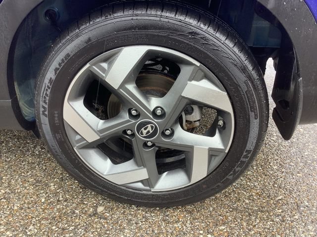 Certified 2025 Hyundai Venue SEL FWD image 35