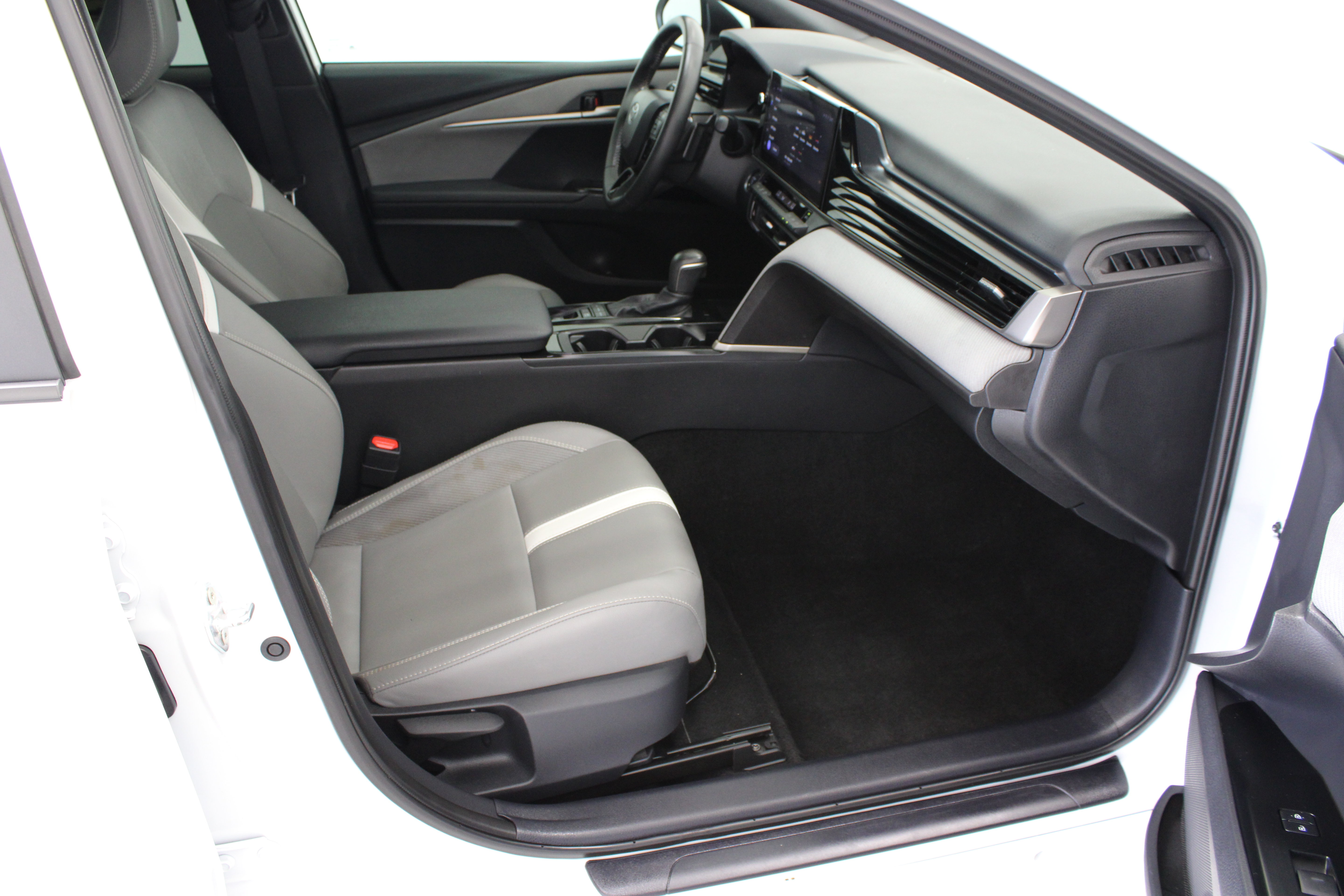 Used 2025 Toyota Camry SE w/ Multimedia Upgrade Package FWD image 36