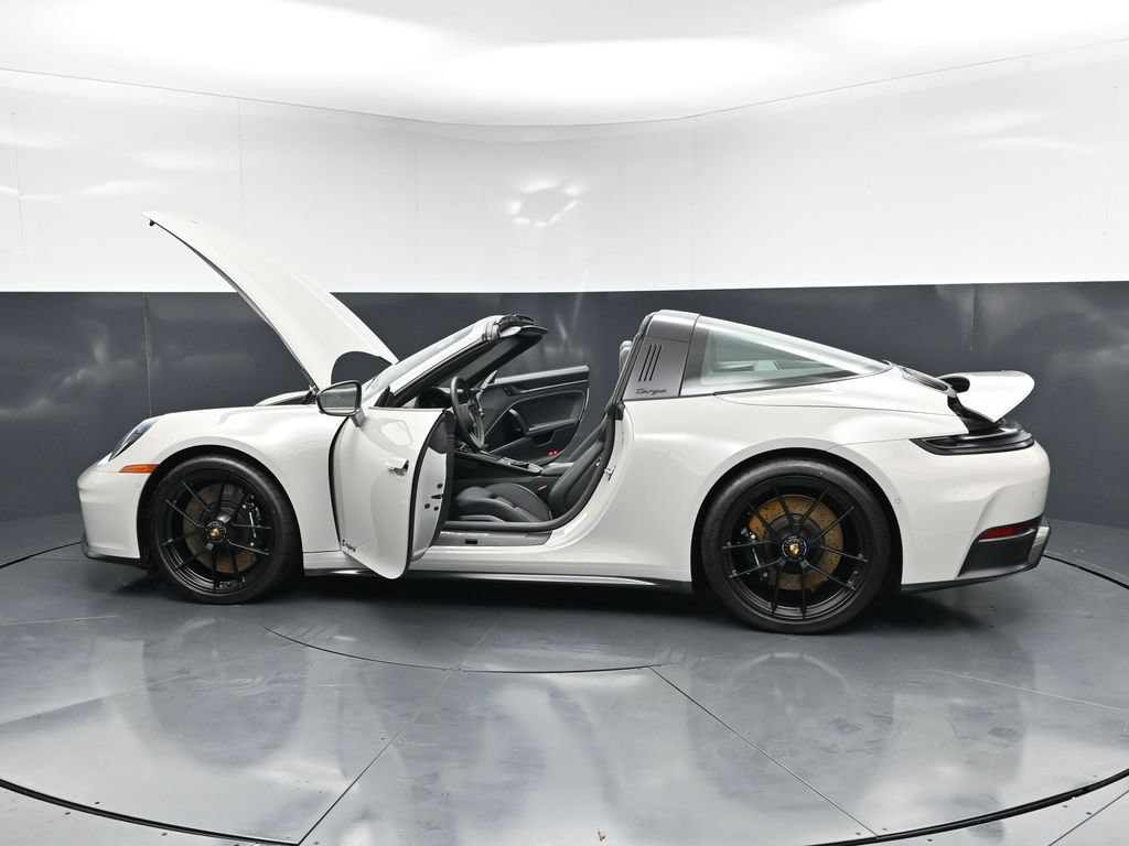 Certified 2026 Porsche 911 Targa 4 GTS AWD/4WD image 31