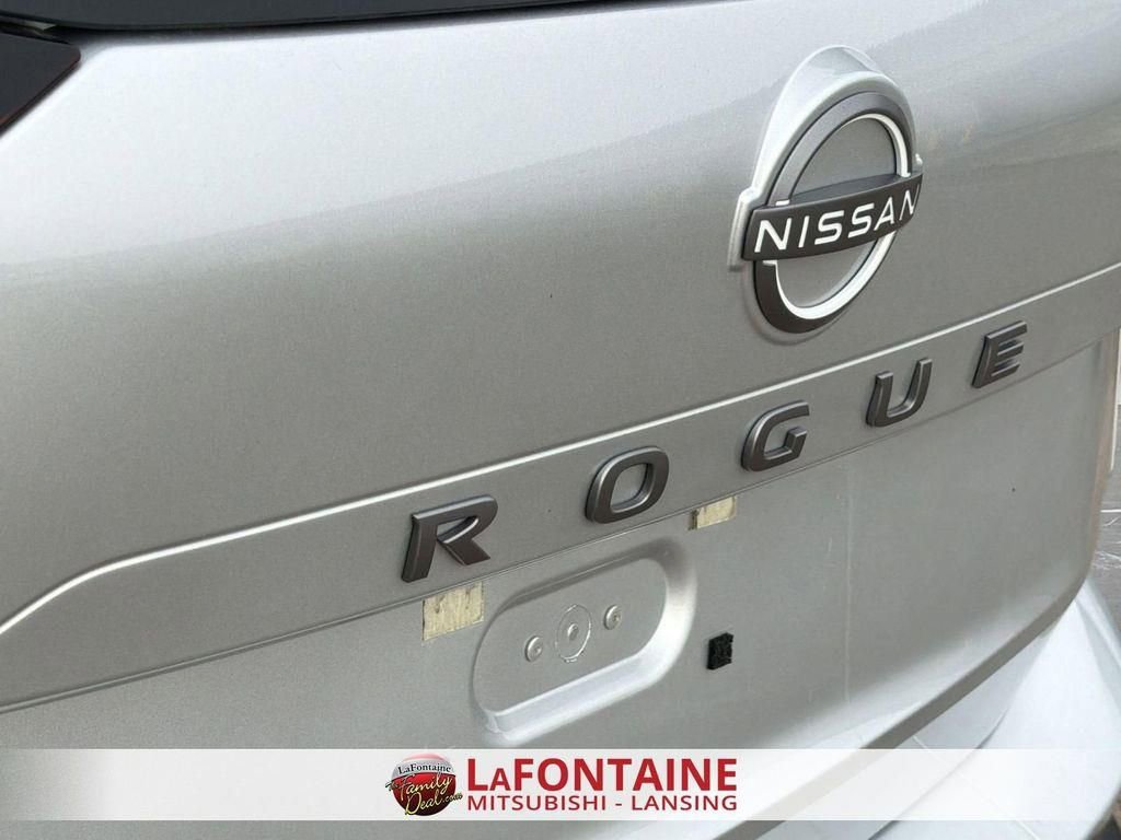 Used 2025 Nissan Rogue SV FWD image 29