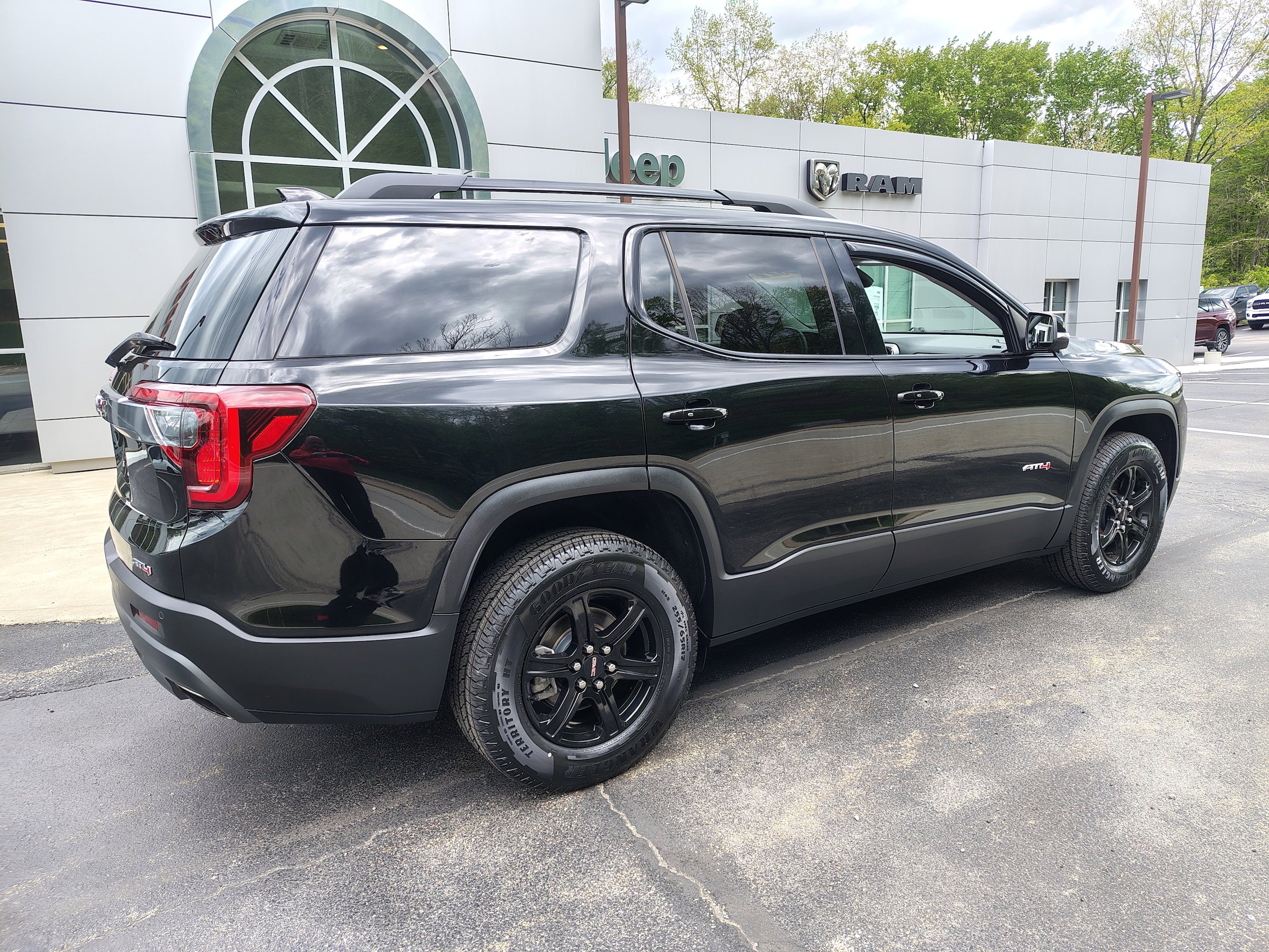 Used 2022 GMC Acadia AT4 w/ Preferred Package AWD/4WD image 14