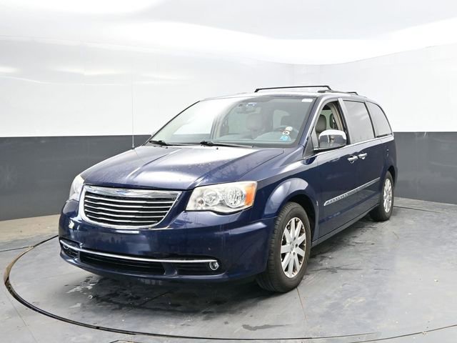 Used 2012 Chrysler Town & Country Touring-L w/ Entertainment Group #2 FWD image 6
