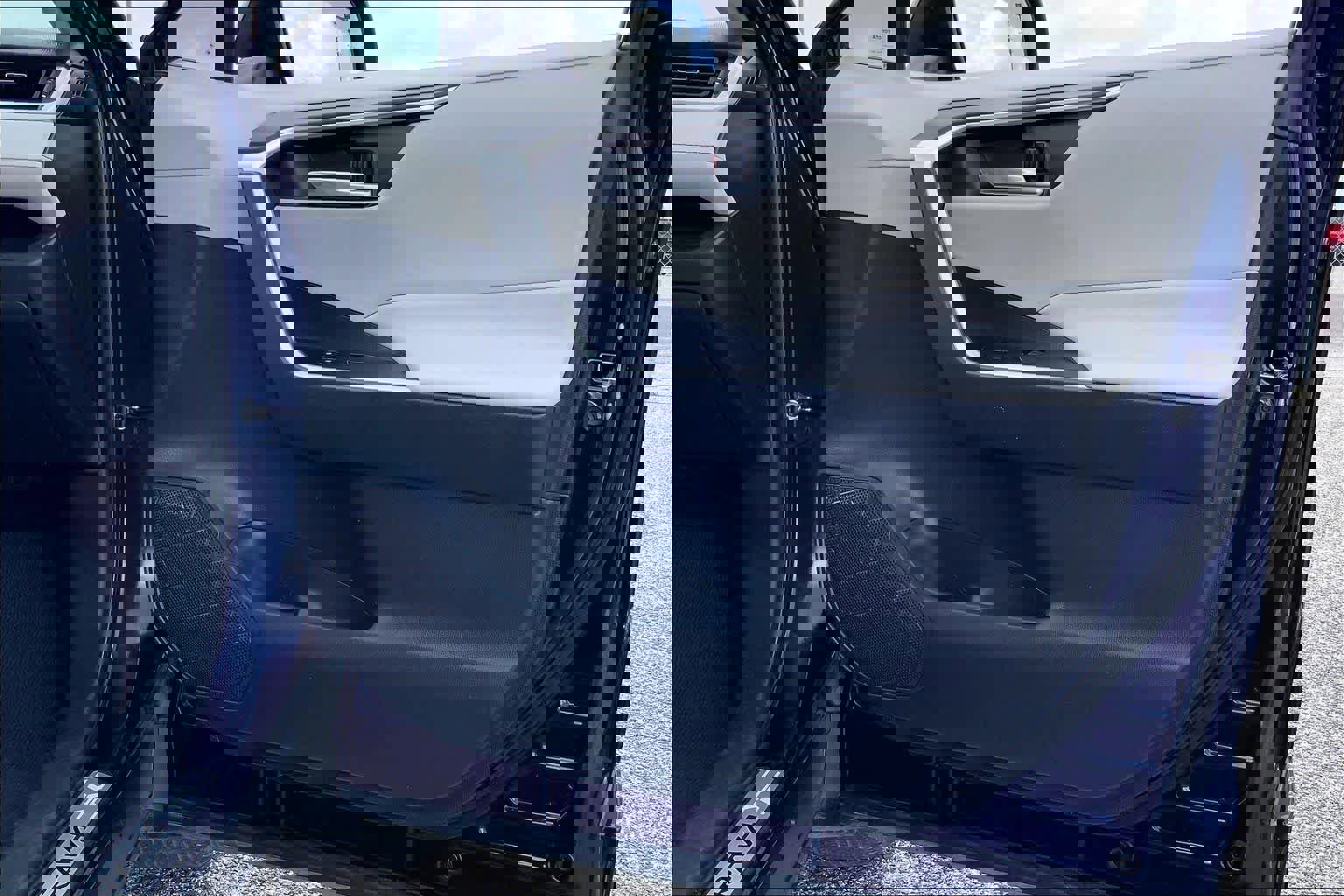 Used 2021 Toyota RAV4 XLE Premium image 22