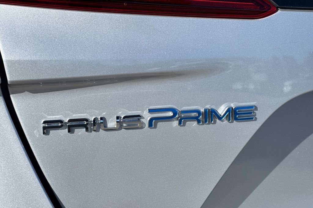 Certified 2021 Toyota Prius Prime Limited FWD image 27