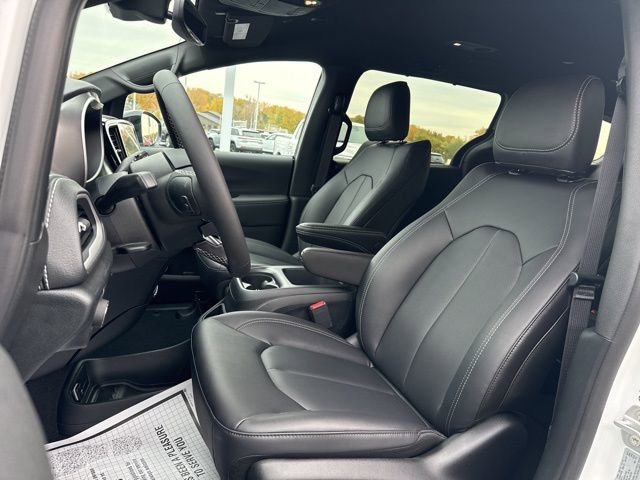 New 2026 Chrysler Pacifica Select image 11