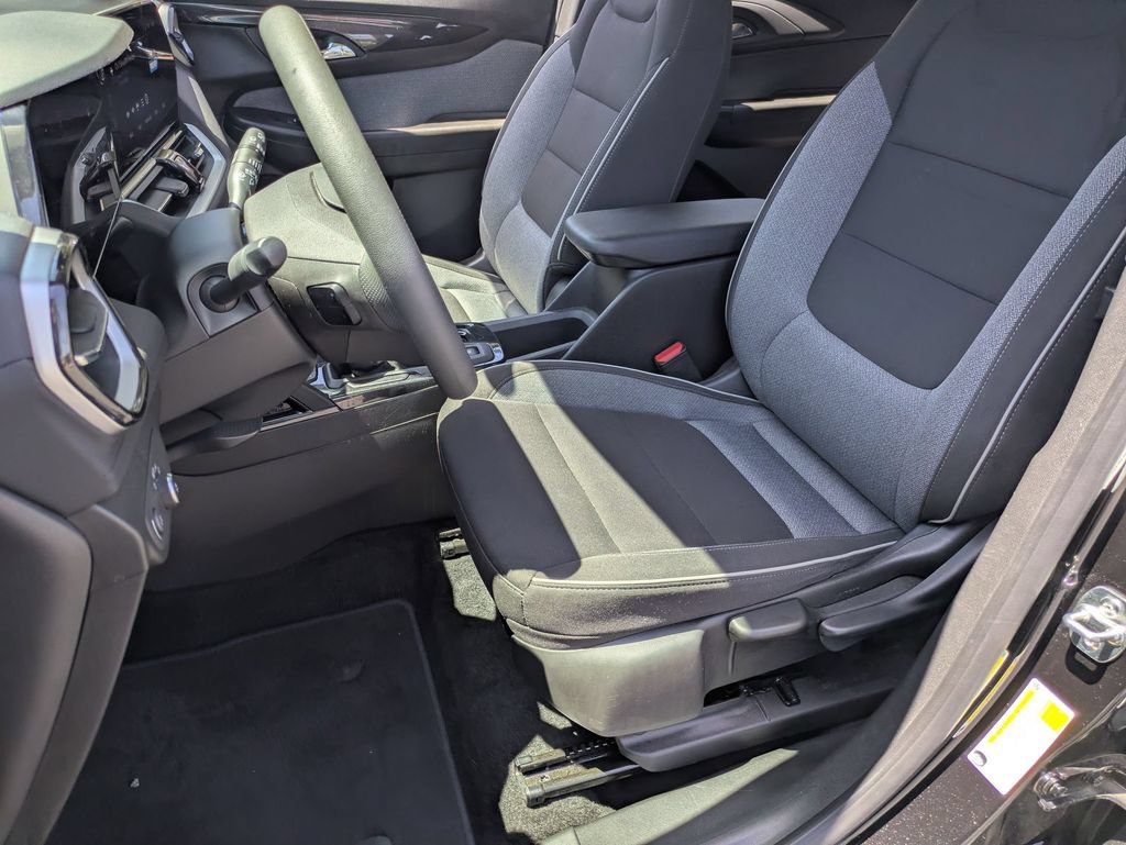 Used 2025 Chevrolet TrailBlazer LT AWD/4WD image 14