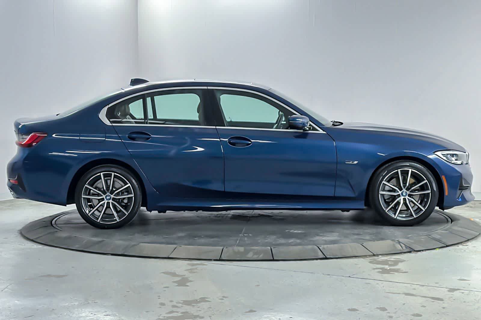 Used 2022 BMW 330e w/ Premium Package RWD image 8