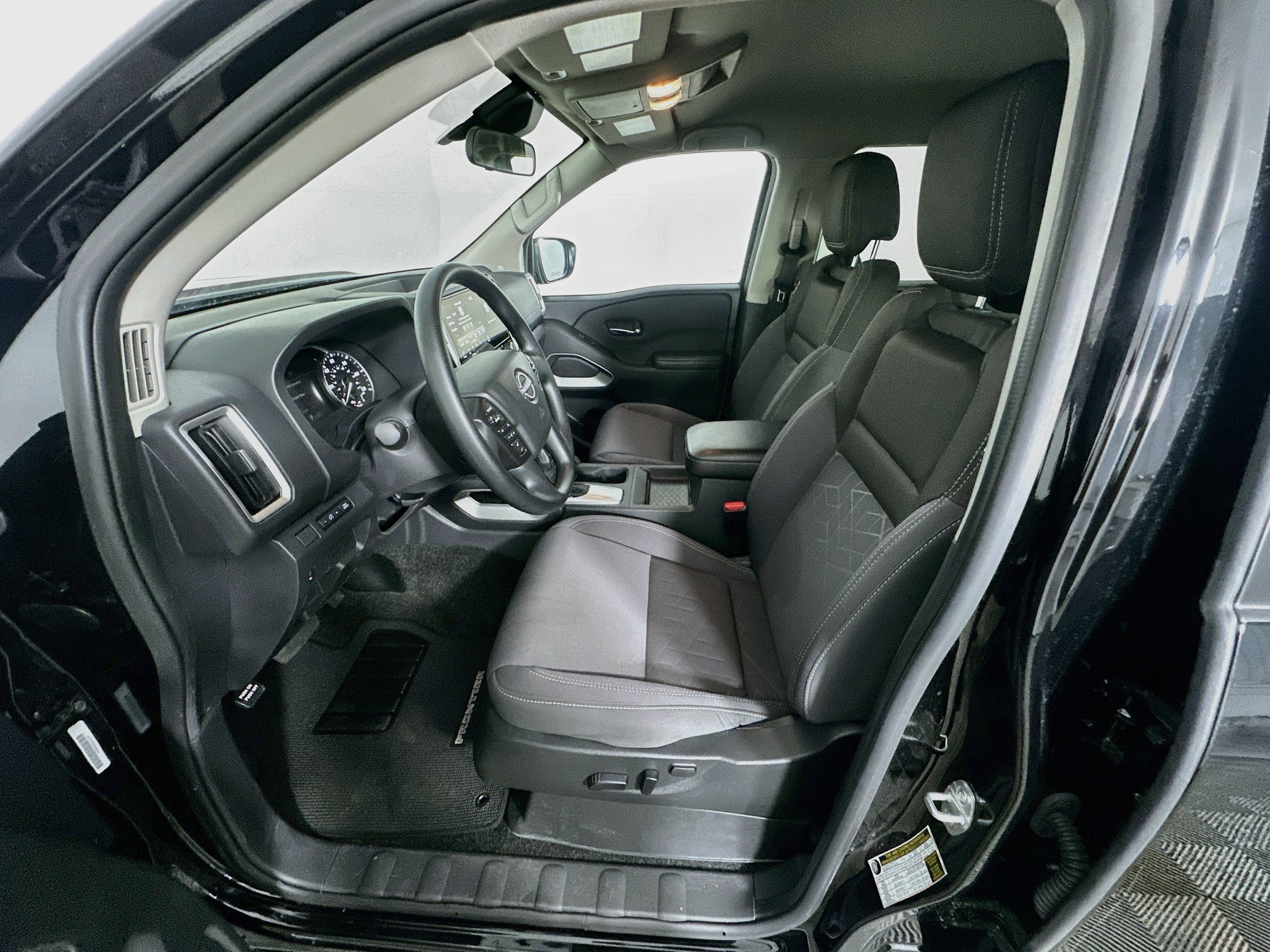 Used 2026 Nissan Frontier SV RWD image 13