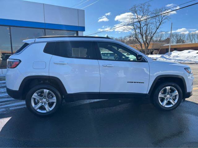 Used 2024 Jeep Compass Latitude AWD/4WD image 12