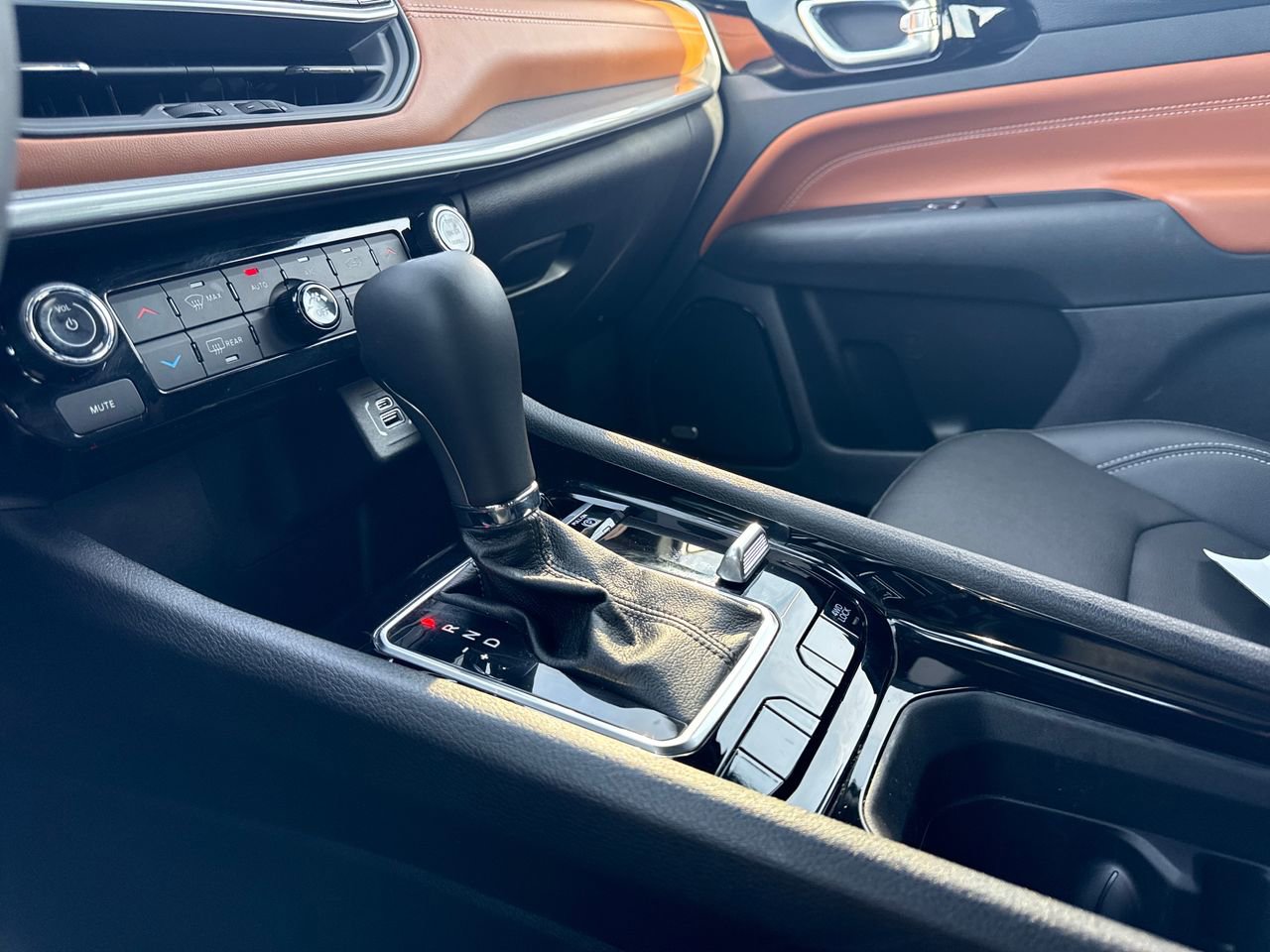 Used 2025 Jeep Compass Limited w/ Sun & Sound Group image 21