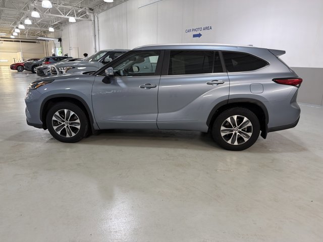 Used 2023 Toyota Highlander XLE w/ Protection Package #3 (TMS) AWD/4WD image 5