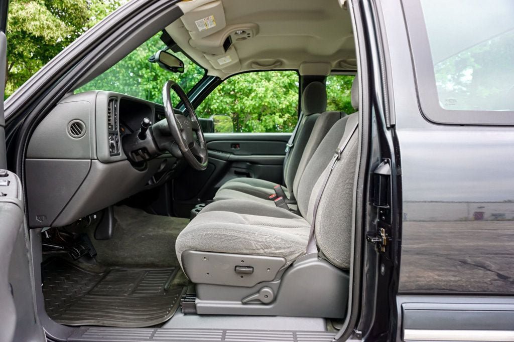 Used 2004 Chevrolet Silverado 2500 LS AWD/4WD image 8