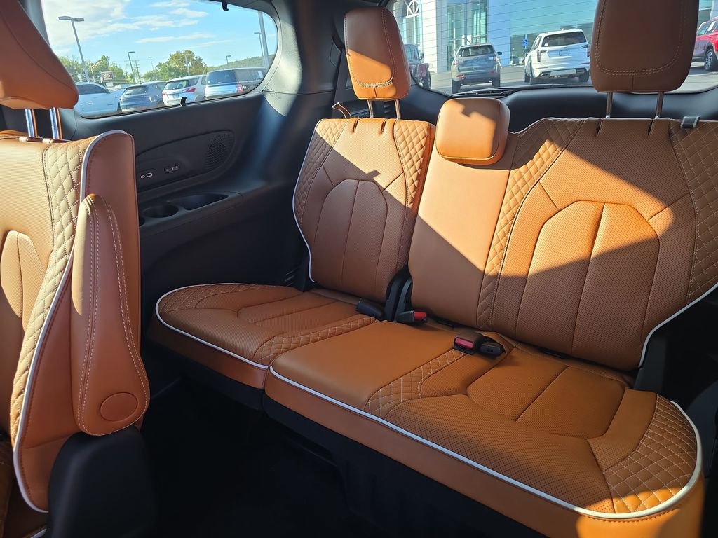 New 2026 Chrysler Pacifica Pinnacle image 24