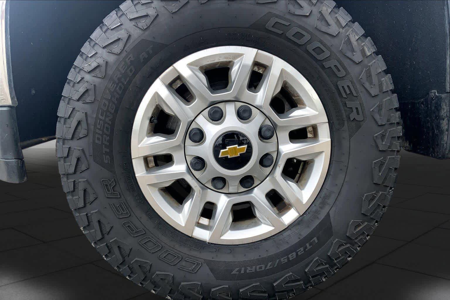 Used 2023 Chevrolet Silverado 2500 LT AWD/4WD image 11