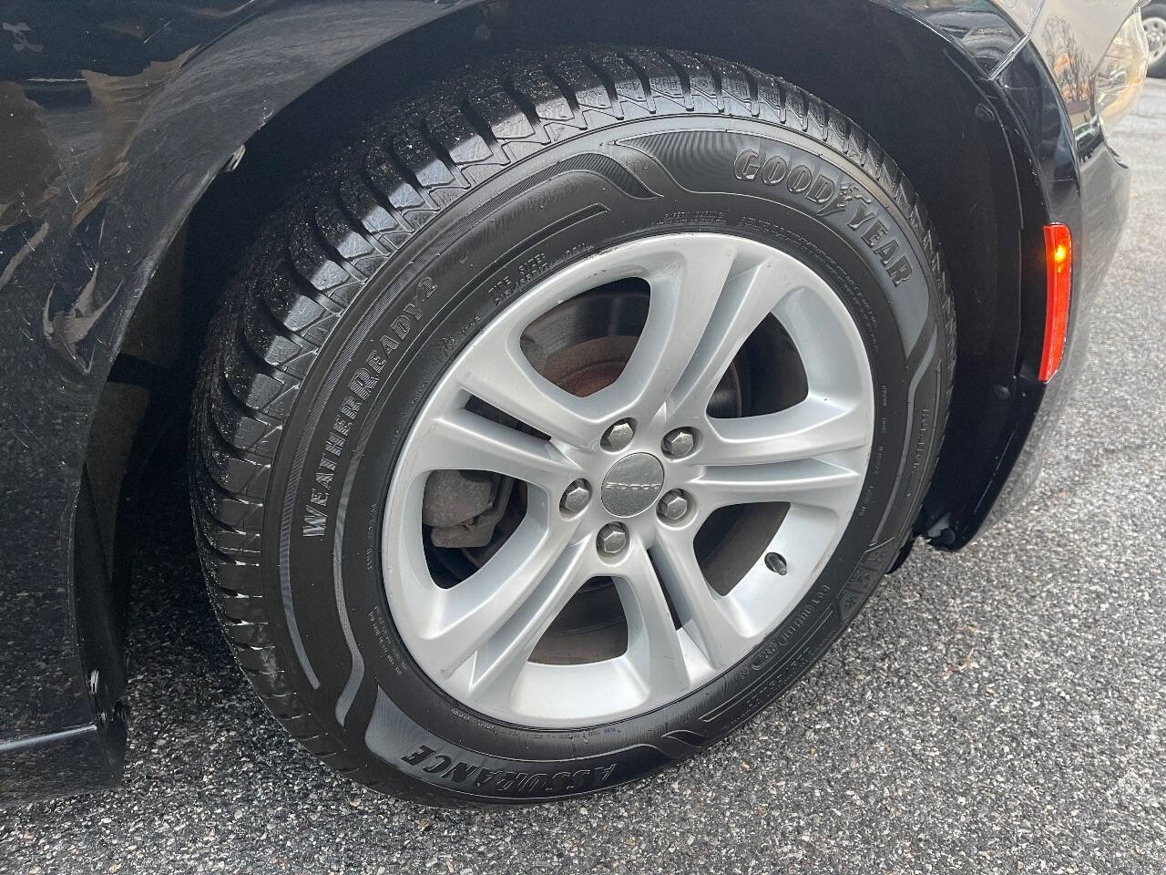 Used 2018 Dodge Charger SXT image 38