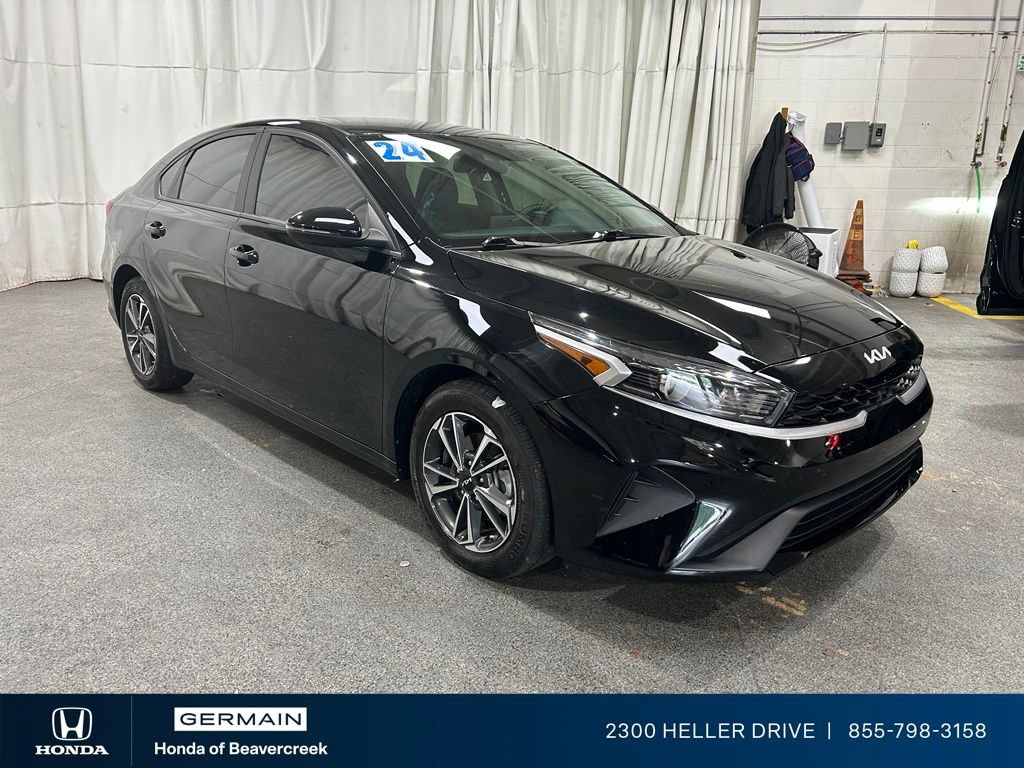 Used 2024 Kia Forte LXS w/ LXS Technology Package FWD image 2
