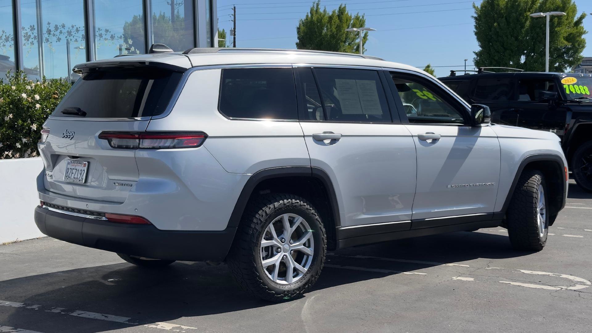 Used 2021 Jeep Grand Cherokee L Limited AWD/4WD image 4