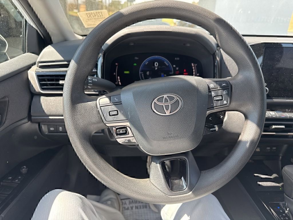 Used 2025 Toyota Camry LE image 15