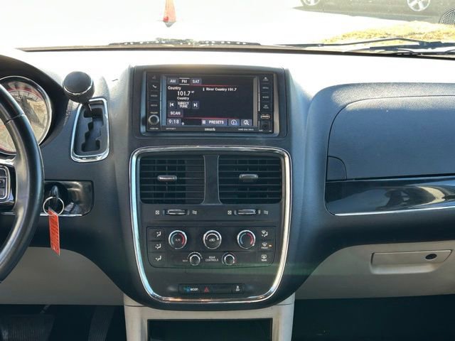 Used 2017 Dodge Grand Caravan SXT image 18