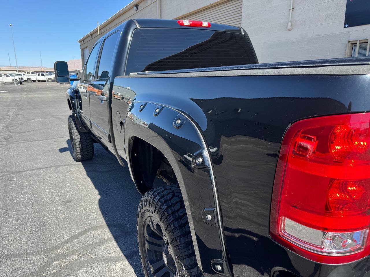 Used 2007 GMC Sierra 2500 SLE w/ Z71 Off-Road Package AWD/4WD image 18