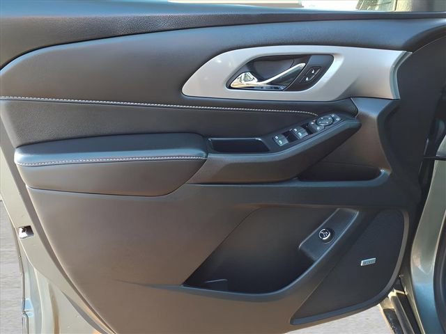 Used 2022 Chevrolet Traverse LT w/ LT Premium Package image 19