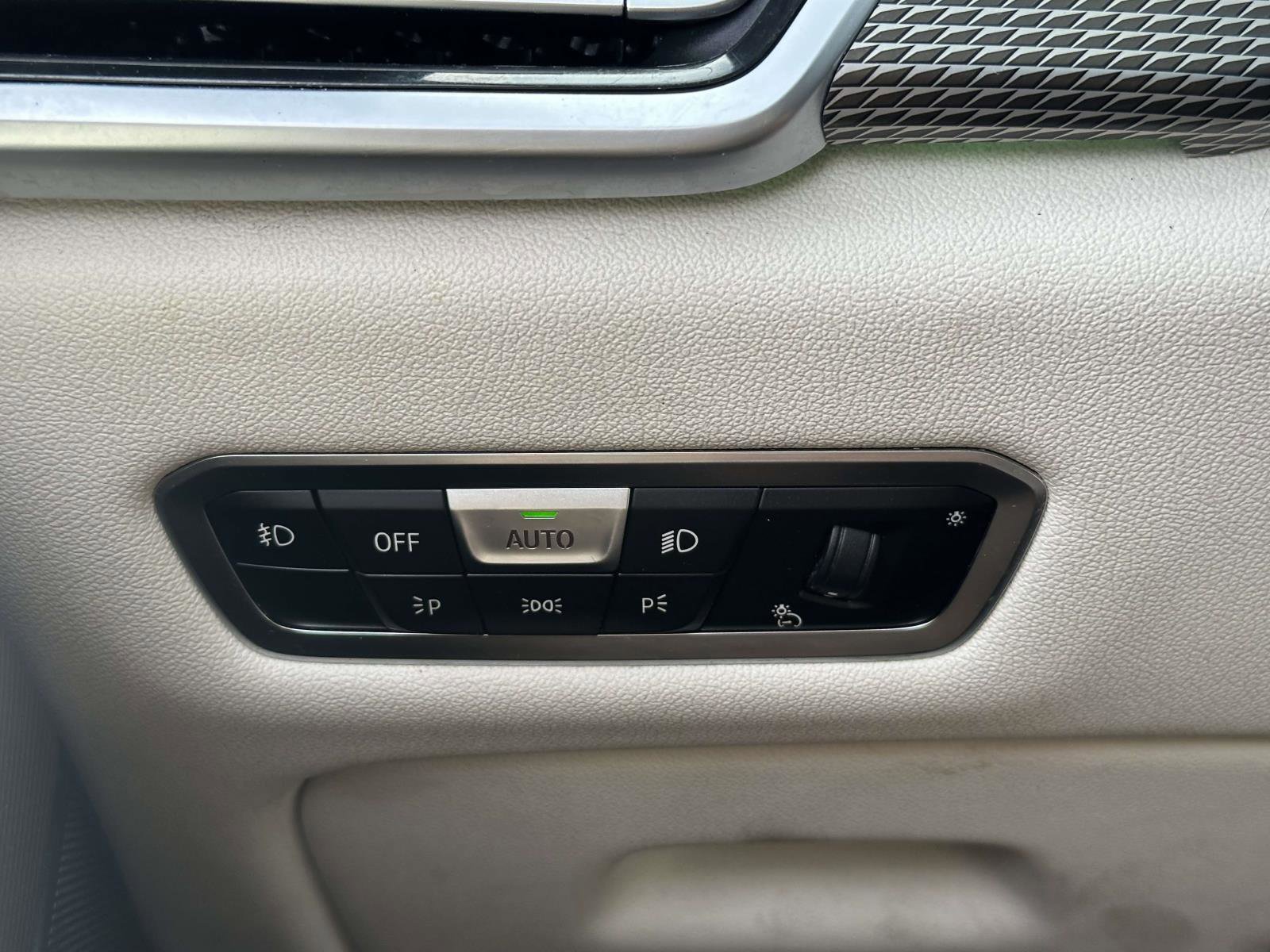 Used 2019 BMW X5 xDrive40i w/ M Sport Package AWD/4WD image 19