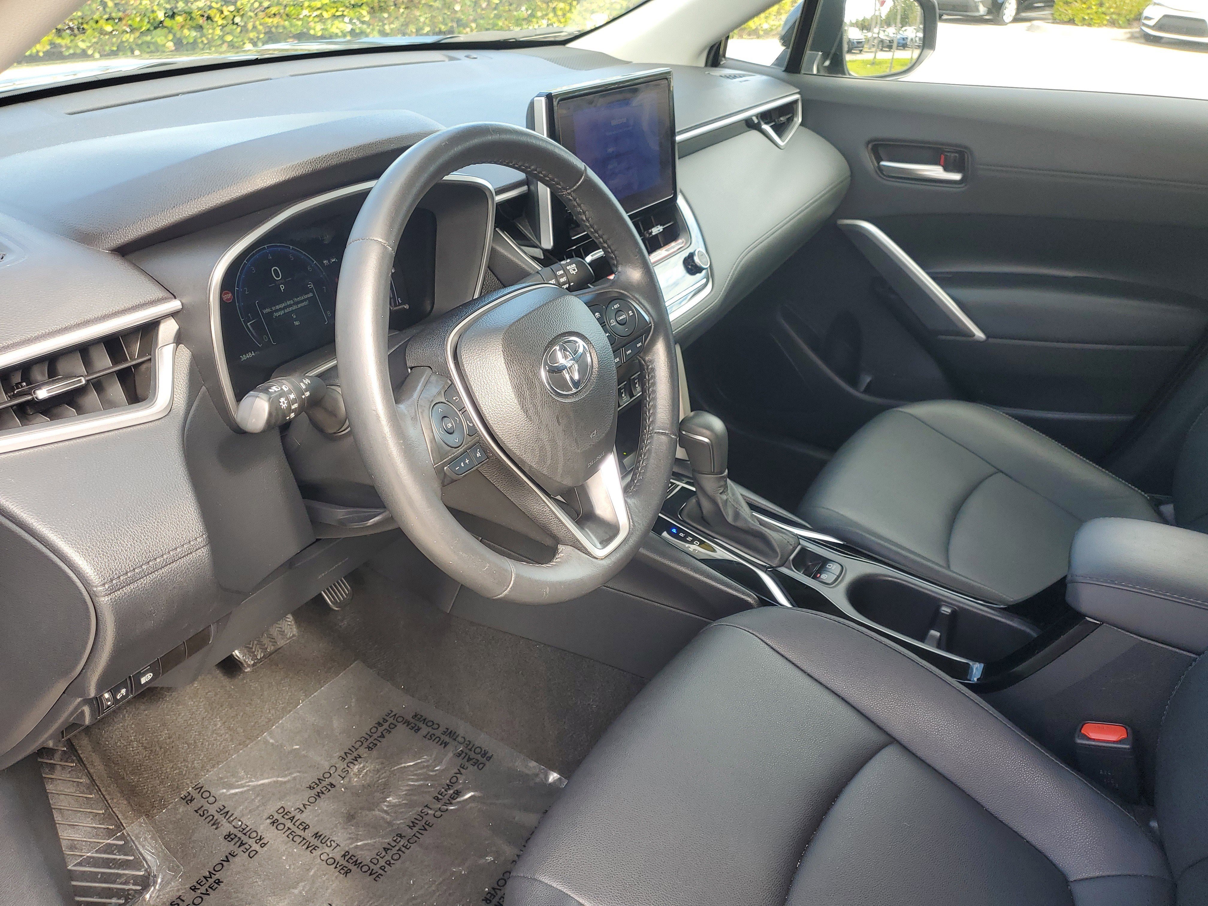 Used 2024 Toyota Corolla Cross XLE image 16