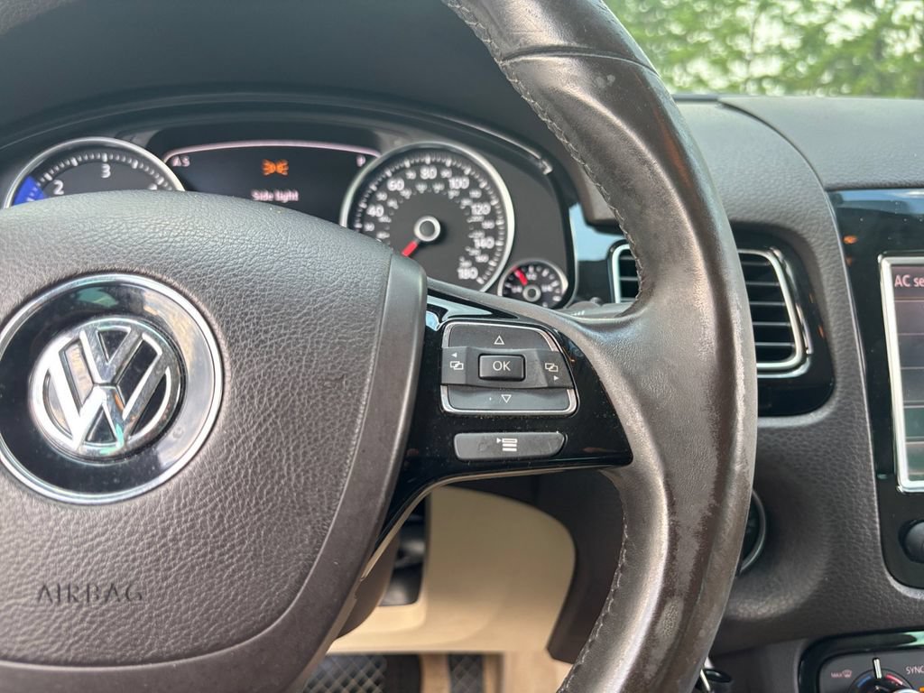 Used 2013 Volkswagen Touareg TDI AWD/4WD image 34