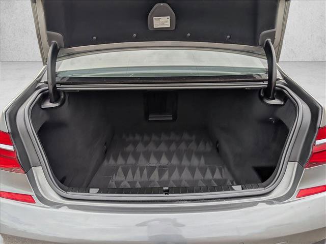Used 2018 BMW 750i image 6