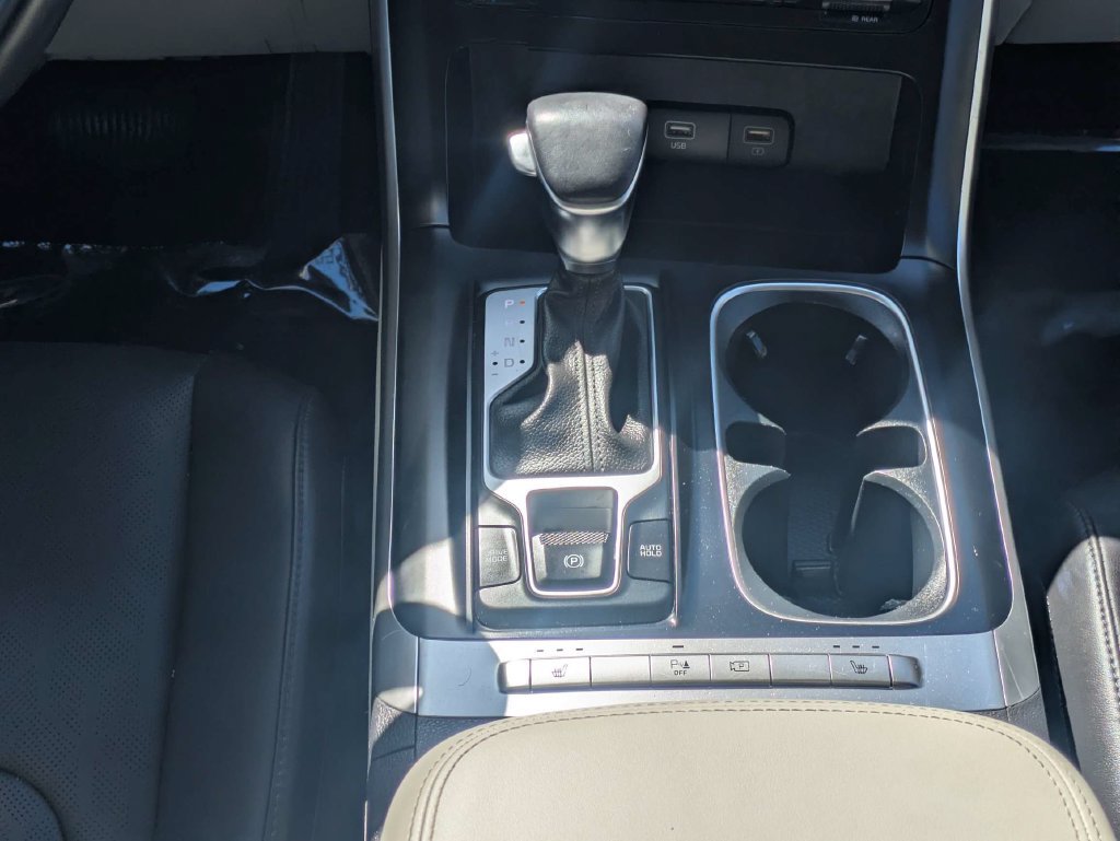 Used 2023 Kia Carnival LX FWD image 17