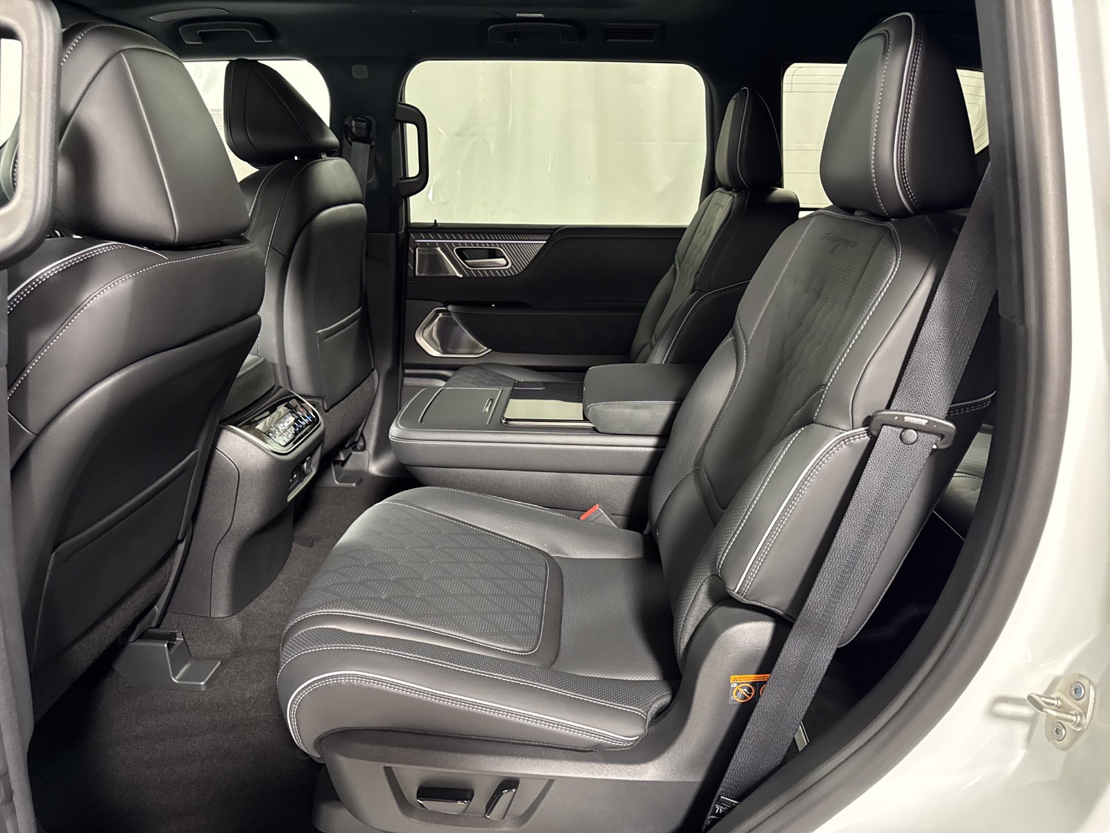 New 2027 INFINITI QX80 Autograph w/ Premium Cargo Package AWD/4WD image 5
