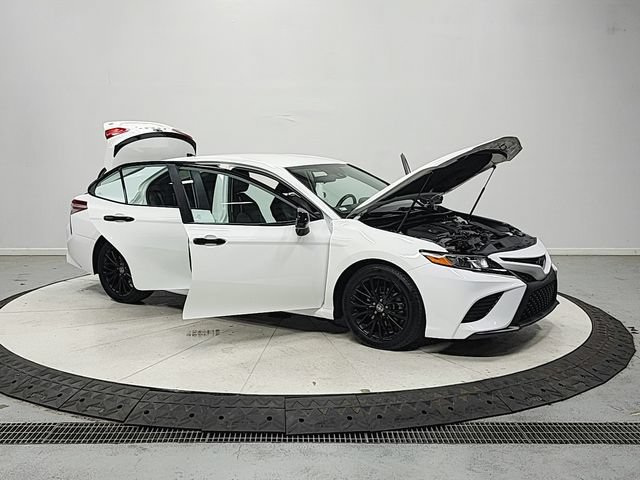 Used 2020 Toyota Camry SE FWD image 9