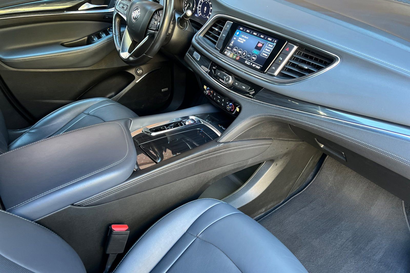 Used 2024 Buick Enclave Premium image 22