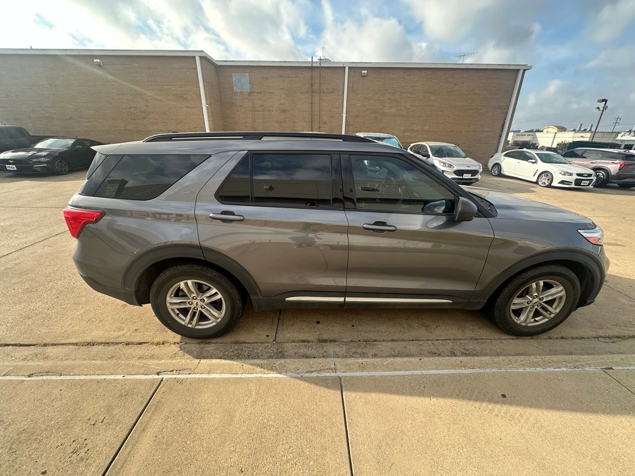 Used 2021 Ford Explorer XLT w/ Equipment Group 202A image 10