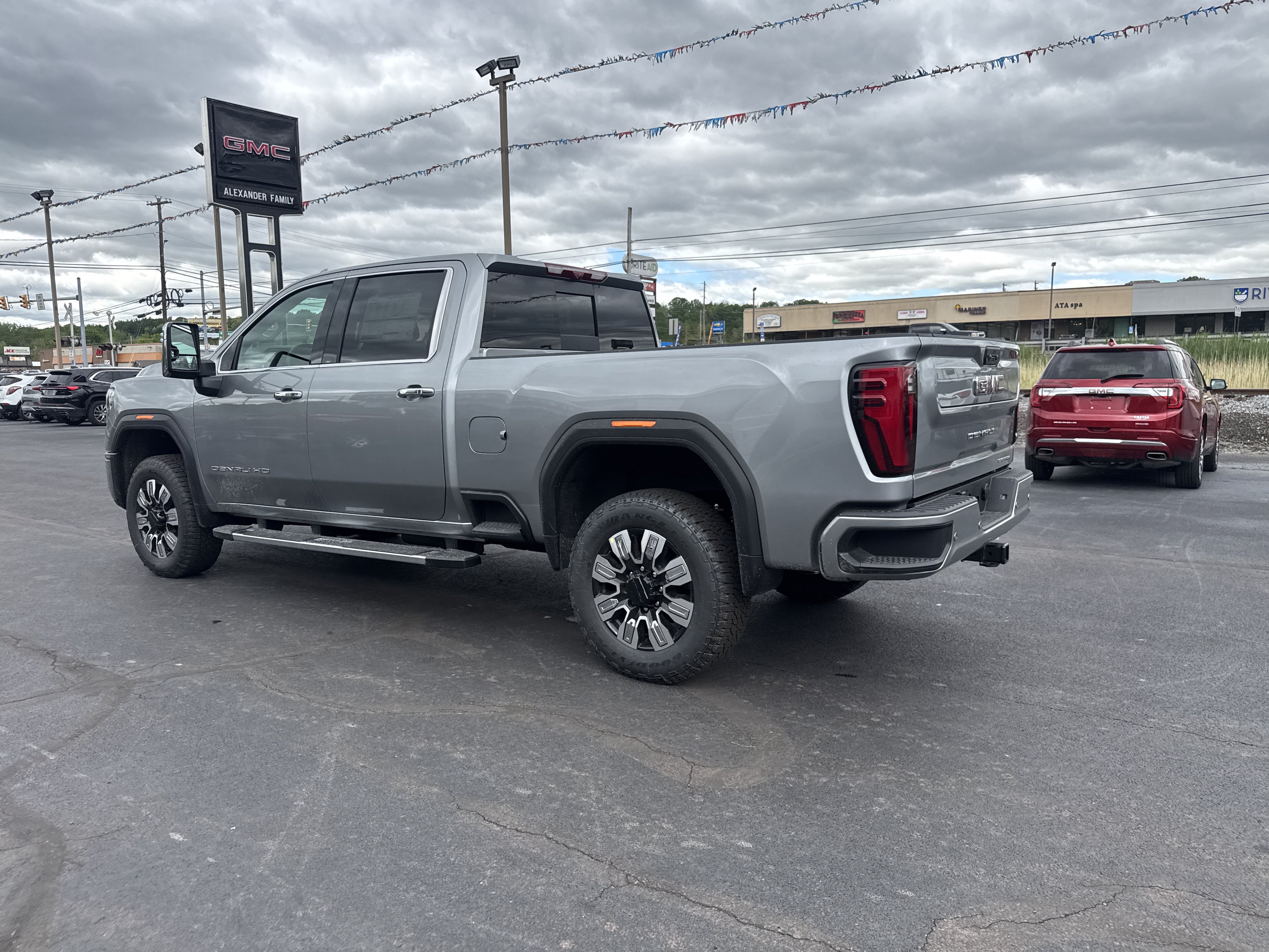 New 2026 GMC Sierra 2500 Denali w/ Denali Reserve Package AWD/4WD image 6